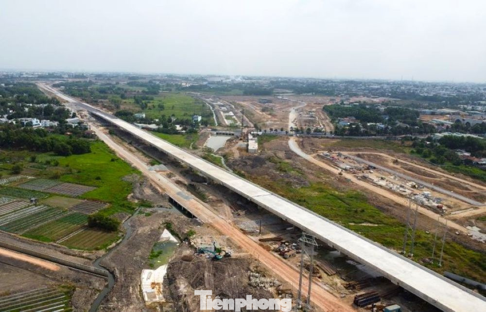 Cận cảnh nút giao trọng điểm trên tuyến Vành đai 3 TPHCM đang hoàn thiện - Ảnh 5