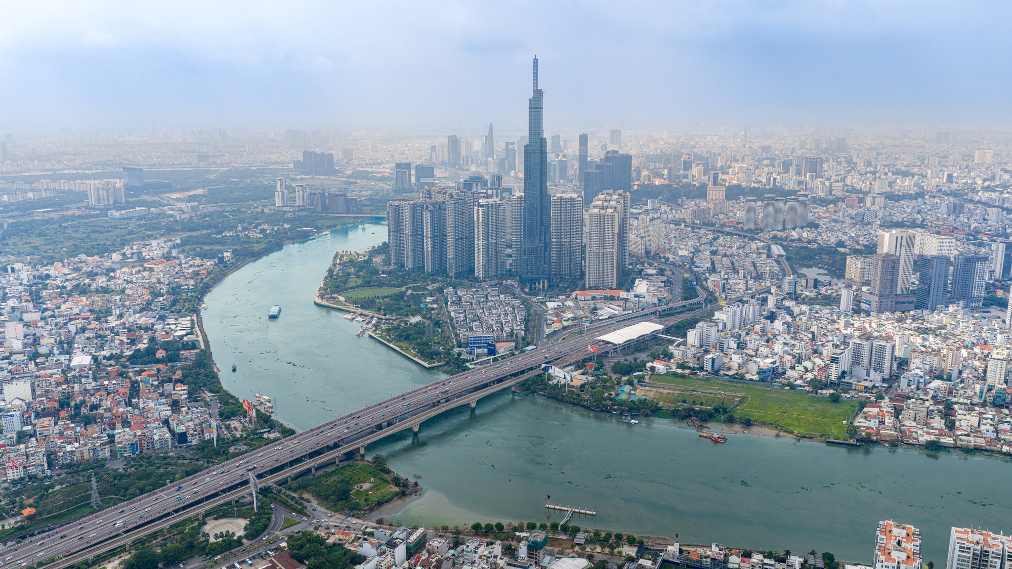 Tour trực thăng bắt đầu đón khách, TPHCM sẽ mở rộng thêm nhiều bãi đáp đón khách hạng sang - Ảnh 4