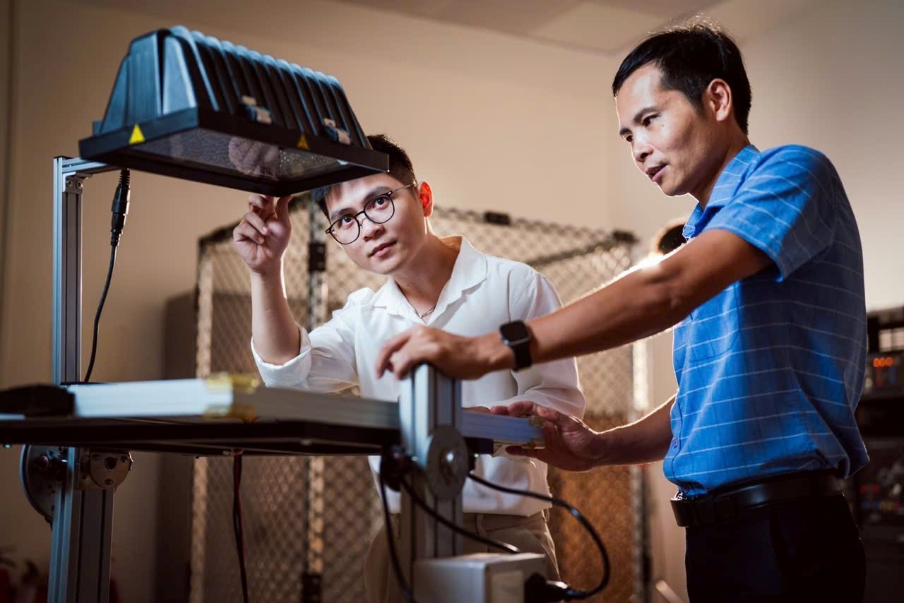 Giữa lúc giá xăng tăng, Việt Nam có startup giúp các trạm sạc xe điện giảm khoảng 40% chi phí/tháng - Ảnh 1