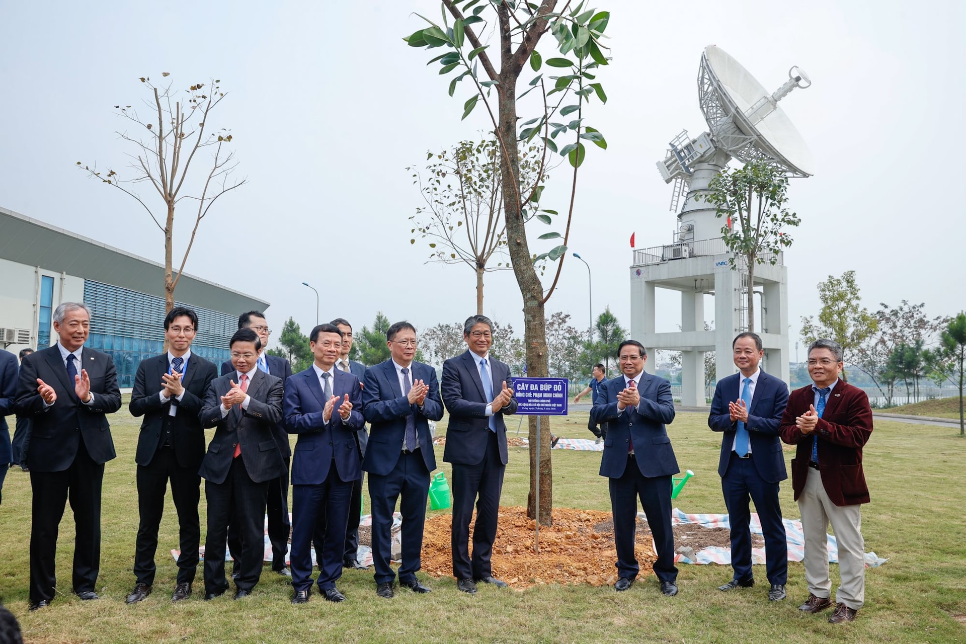 Khánh thành dự án 7.000 tỷ giúp tạo vệ tinh "Made in Vietnam", đại sứ Nhật  gọi là “khoảnh khắc lịch sử” - Ảnh 5