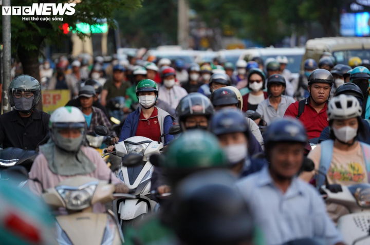 Chuyên gia chỉ cách lái xe giúp tài xế tiết kiệm nhiên liệu mỗi ngày - Ảnh 1