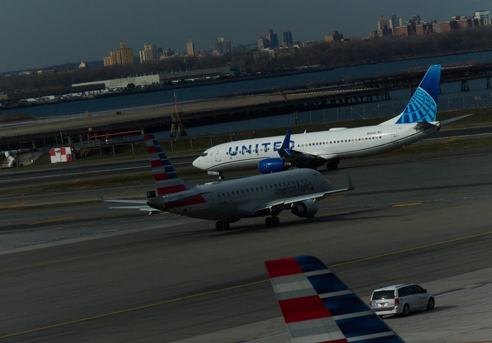 Giá dầu tăng vọt vì xung đột Iran, hãng hàng không lớn nhất nước Mỹ phải 'cắn răng' cắt giảm hàng loạt chuyến bay - Ảnh 1