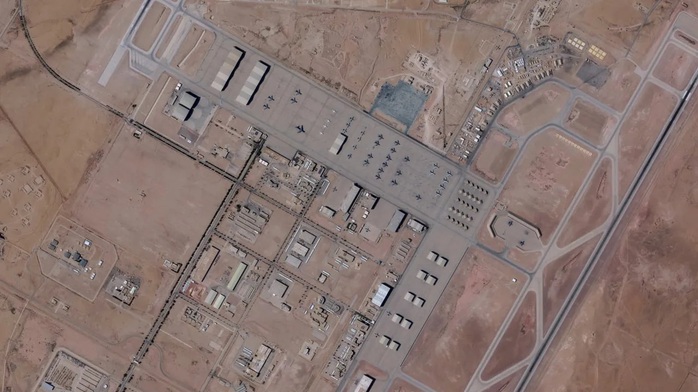 Iran tấn công căn cứ Prince Sultan, tuyên bố đánh chìm nhiều tàu đổ bộ Mỹ - Ảnh 1