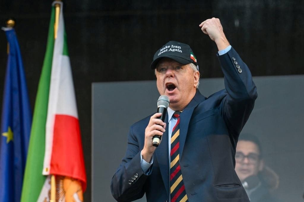 Nghị sĩ Mỹ: Washington sẽ kiếm bộn tiền từ cuộc chiến với Iran, tạo ra ‘cơn ác mộng’ cho Trung Quốc - Ảnh 2