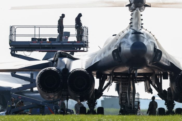 Có 40 căn cứ quân sự và 80.000 lính Mỹ đóng quân, nơi này đã âm thầm hỗ trợ Washington trong cuộc chiến với Iran như thế nào dù bị ông Trump chỉ trích? - Ảnh 1