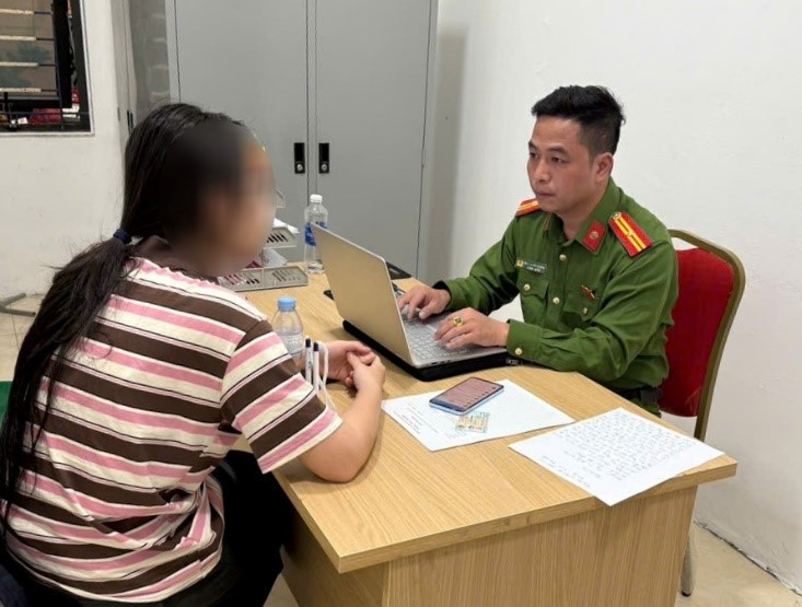 Hà Nội: Kịp thời ngăn nữ sinh bán 114 chỉ vàng để chuyển tiền cho kẻ lừa đảo - Ảnh 2