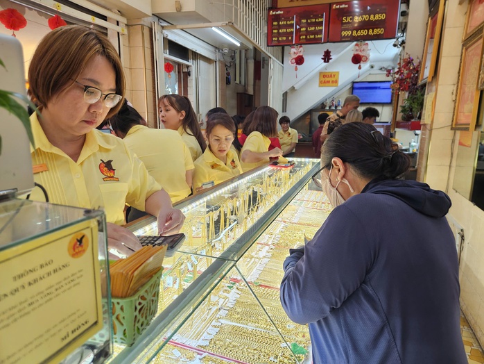 Giá vàng, bạc sập mạnh, "cơn ác mộng" hơn 10 năm trước có quay trở lại? - Ảnh 1