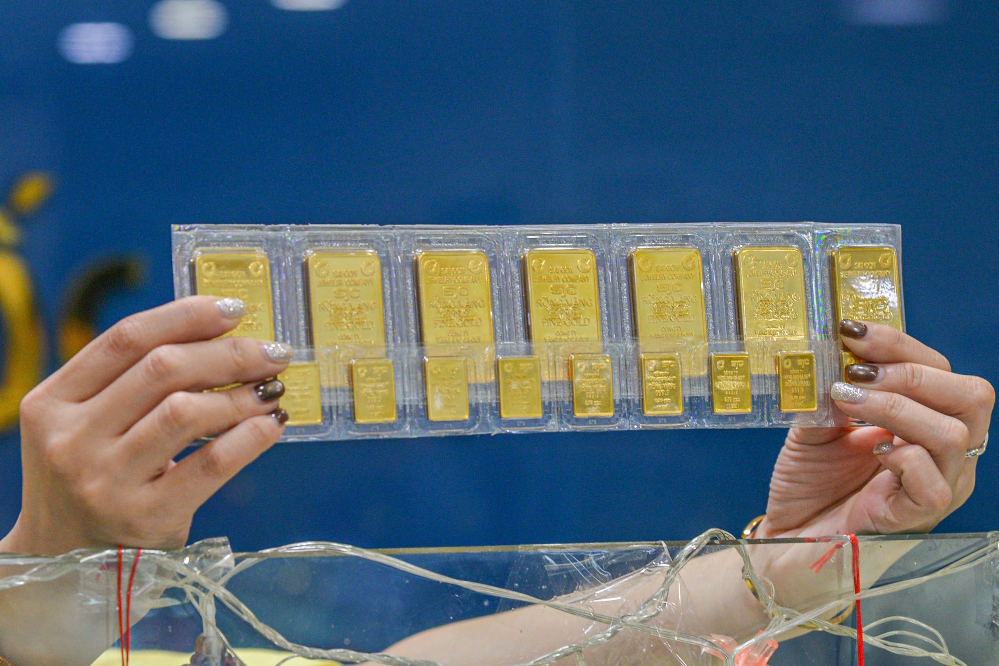 Một ngân hàng dự báo giá vàng có thể lên 6.000 USD/ounce, dầu khó vượt 100 USD/thùng - Ảnh 2