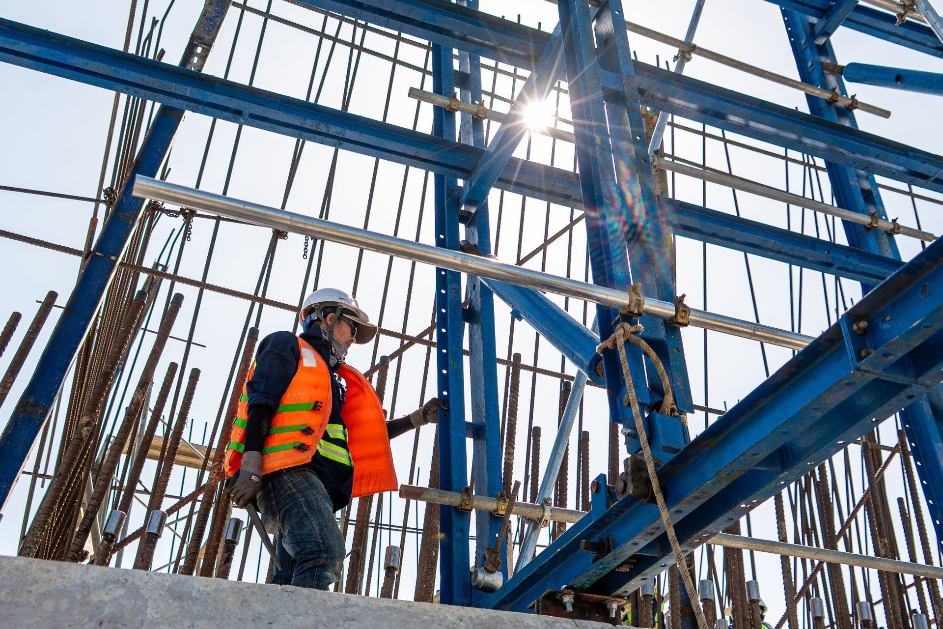 Công trường cầu Đại Ngãi 1 gần 4.000 tỷ đồng tăng tốc giữa áp lực chi phí và khan hiếm vật liệu - Ảnh 7