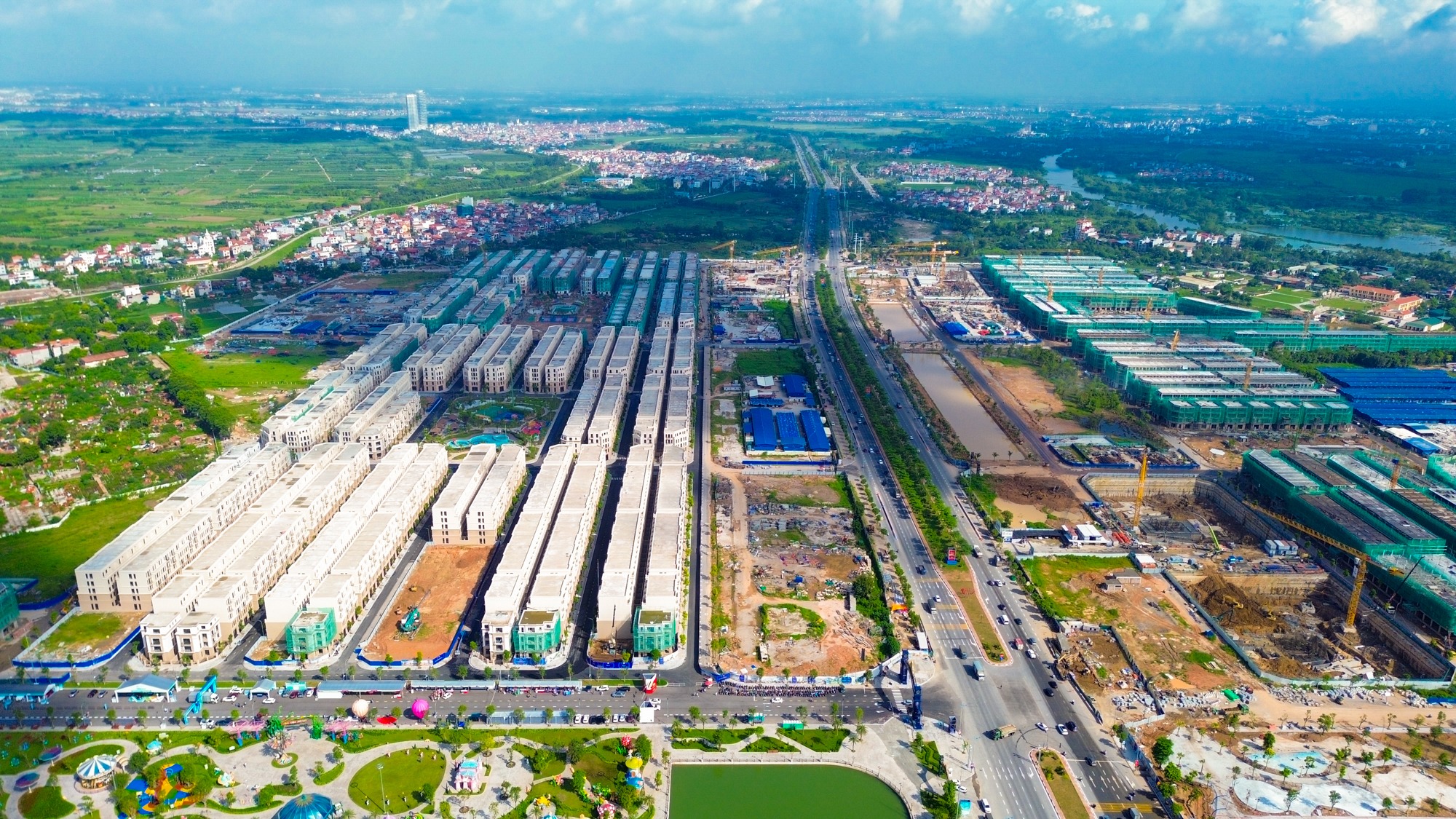 Giá đất xung quanh đại dự án 35.000 tỷ đồng của tỷ phú Phạm Nhật Vượng, có trung tâm triển lãm lớn nhất Đông Nam Á, Top 10 thế giới - Ảnh 1