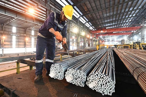 Doanh nghiệp 'đứng ngồi không yên' vì giá thép 'nhảy múa' theo xăng dầu - Ảnh 1