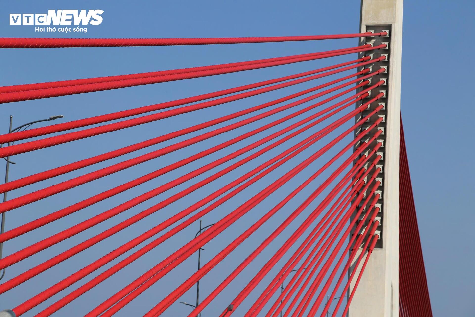 Cận cảnh cầu vượt biển dài nhất miền Trung đang chờ thông xe ở Huế - Ảnh 7