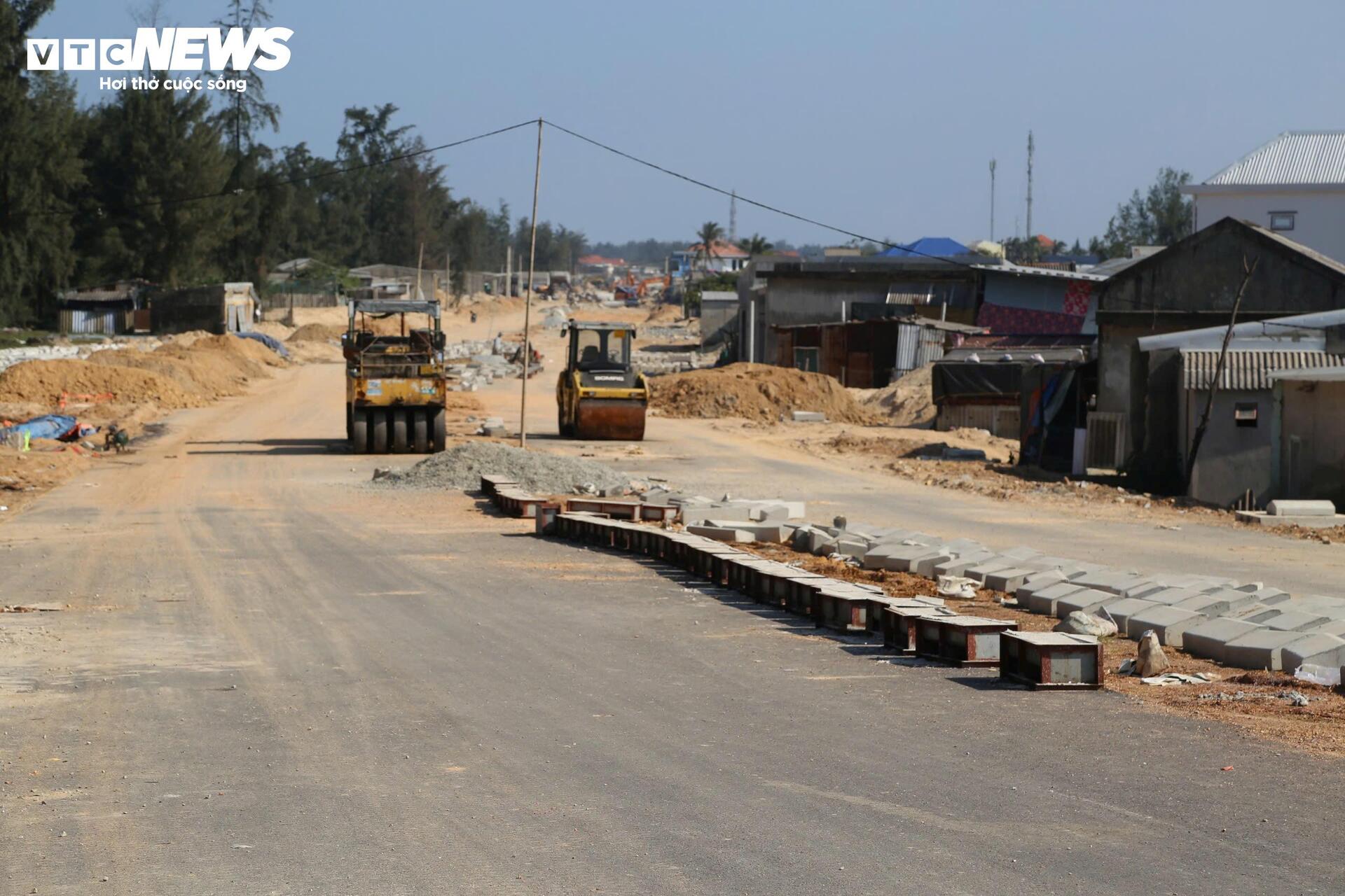 Cận cảnh cầu vượt biển dài nhất miền Trung đang chờ thông xe ở Huế - Ảnh 11