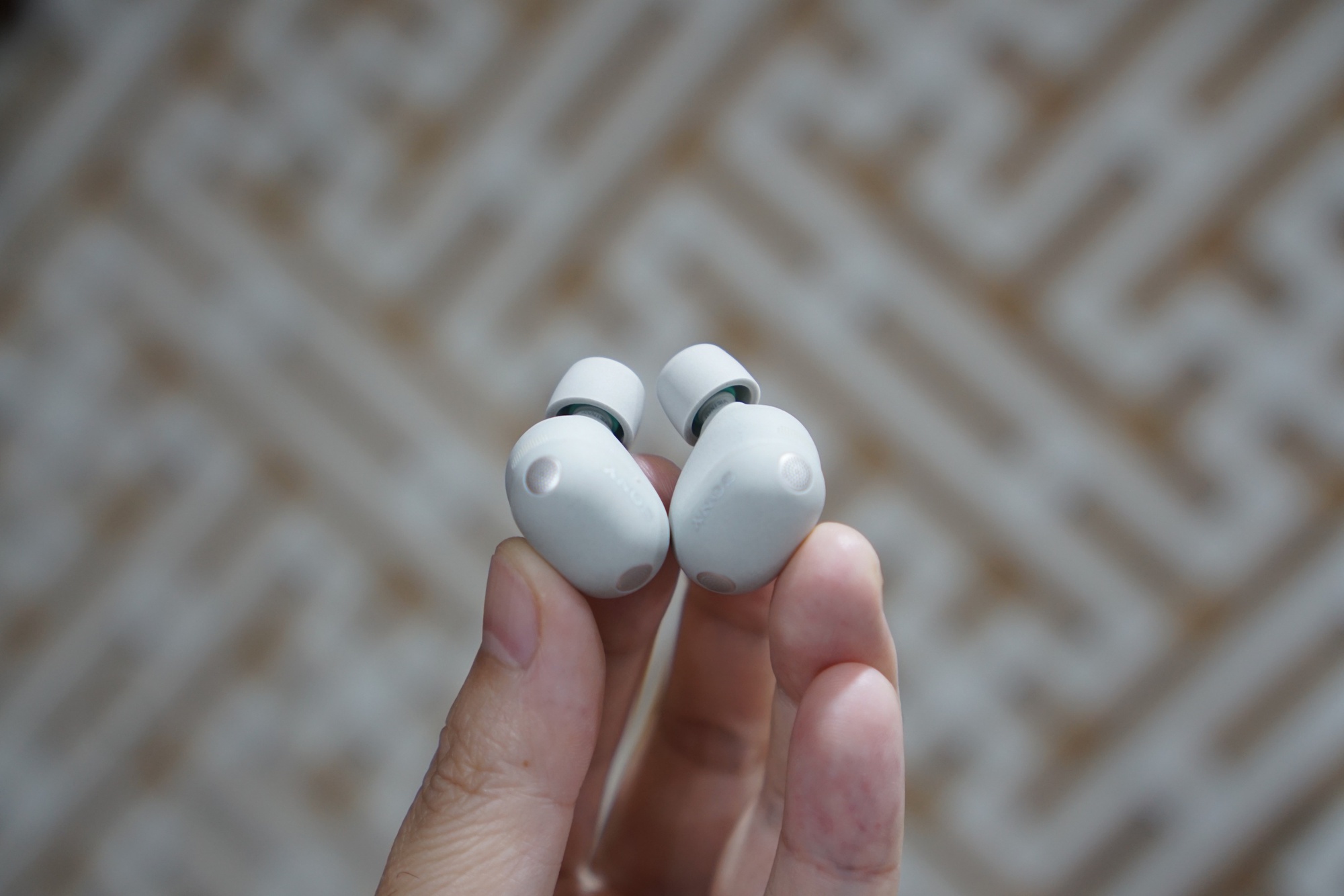 Dùng thử Sony WF-1000XM6: Tai nghe true wireless tiệm cận chuẩn mực hoàn hảo - Ảnh 4