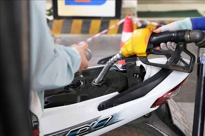 Giá xăng dầu tăng dữ dội: Điều hành ra sao, ổn định thị trường thế nào? - Ảnh 2