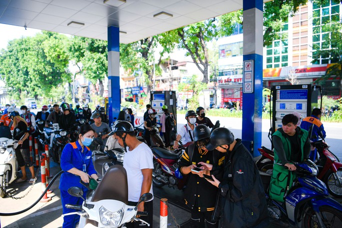 Giá xăng dầu tăng rất mạnh, có mặt hàng tăng tới hơn 7.100 đồng/lít - Ảnh 1