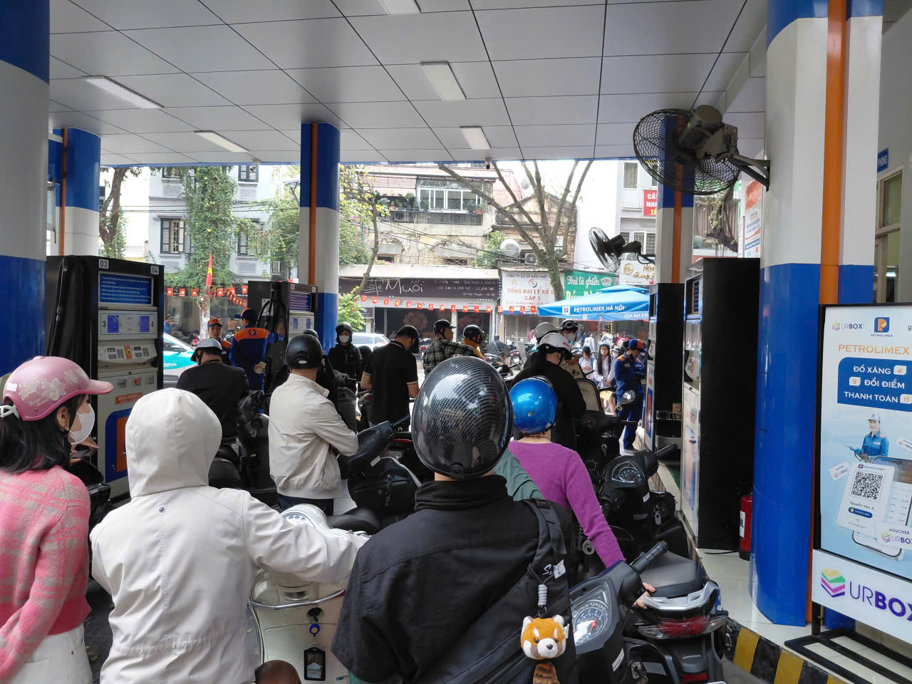 Chính phủ cho phép điều hành ngay giá xăng dầu nếu giá cơ sở tăng từ 7% - Ảnh 1