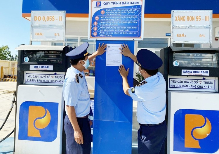 'Hỏa tốc' kiểm tra việc găm hàng, đẩy giá xăng dầu - Ảnh 1