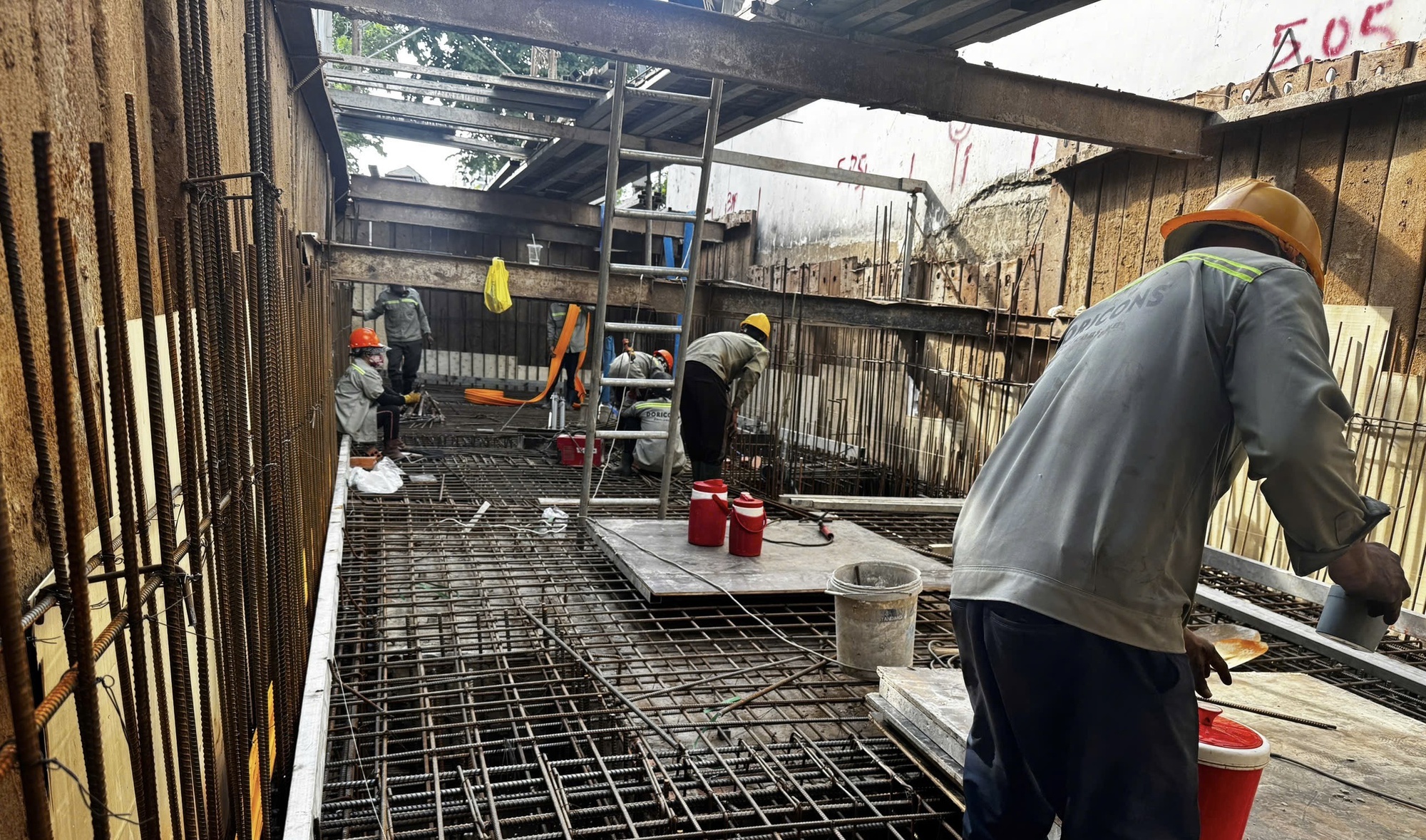 Người xây nhà “choáng váng” vì giá vật liệu tăng từng tuần - Ảnh 2