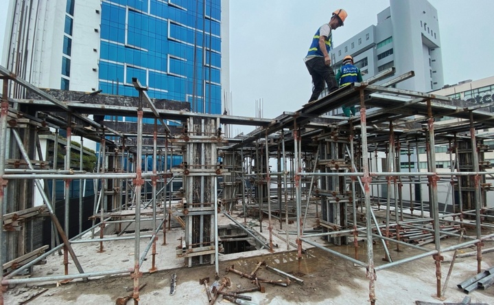 Giá vật liệu xây dựng tăng mạnh: Người dân, doanh nghiệp chật vật xoay xở - Ảnh 1