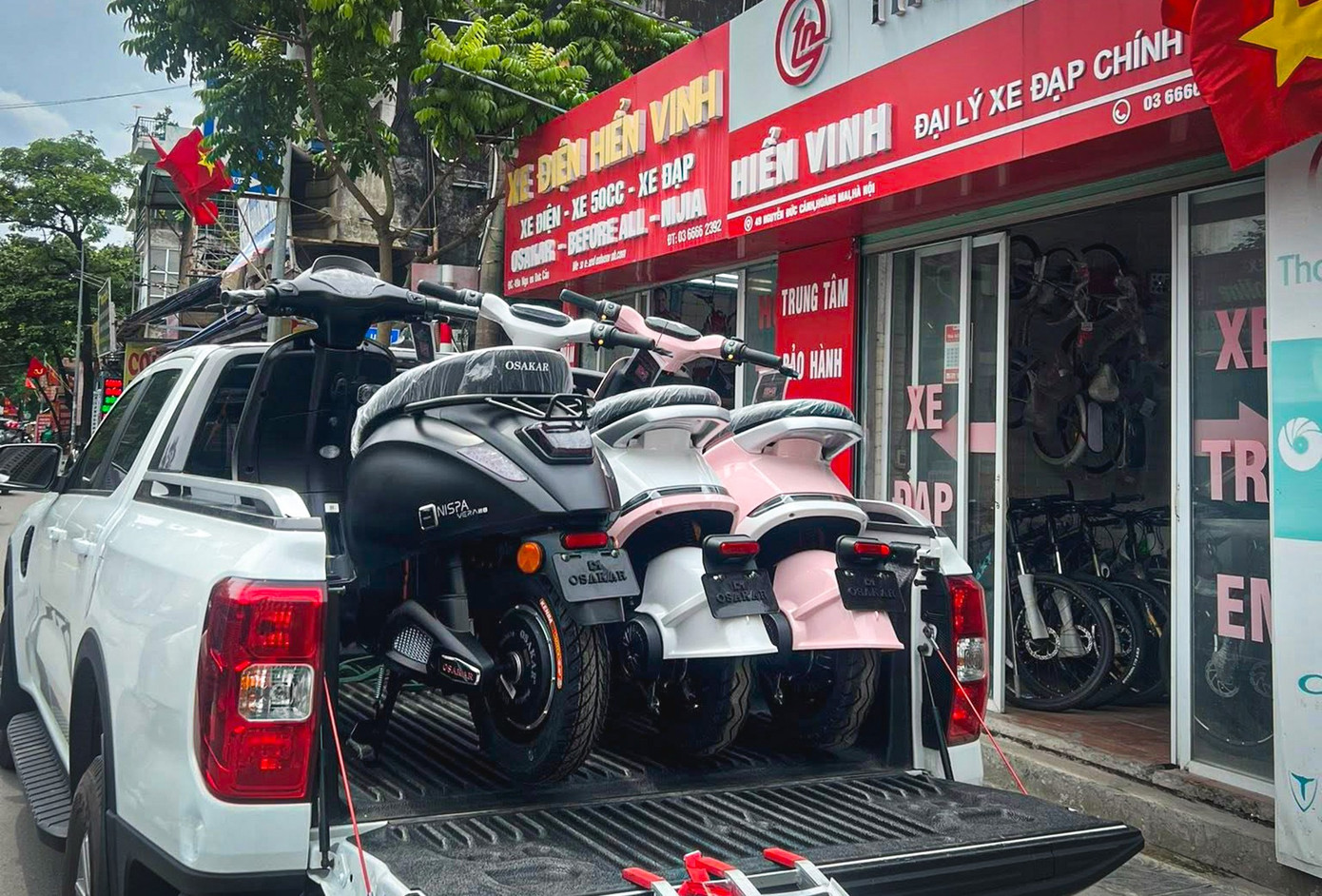 Giá xăng tăng cao, nhiều người đổ xô tìm mua xe điện - Ảnh 6