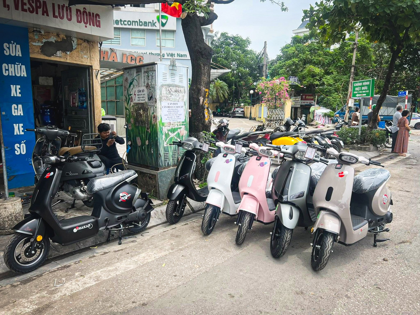 Giá xăng tăng cao, nhiều người đổ xô tìm mua xe điện - Ảnh 5