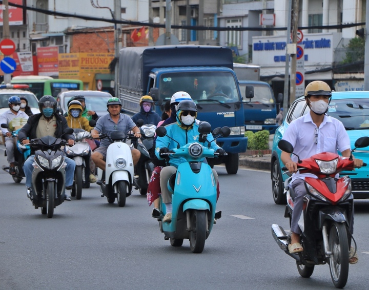 Giá xăng tăng, nhiều người tính chuyển sang xe điện - Ảnh 1