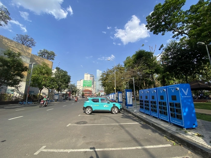 Sở Xây dựng TPHCM yêu cầu hoàn thành 3.000 tủ đổi pin trước ngày 10-4 - Ảnh 1