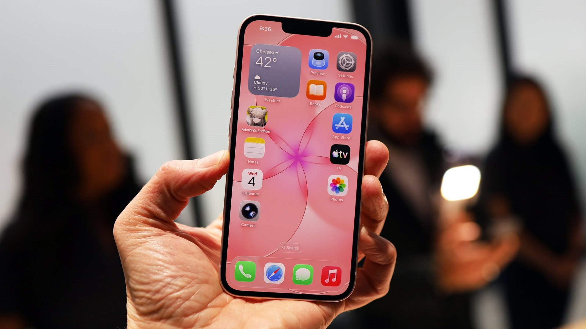 Chiếc iPhone mới lên kệ ở Việt Nam, đáng mua nhất hiện tại: Rẻ hơn iPhone 17 đến 6 triệu, chip A19, RAM 8GB - Ảnh 2