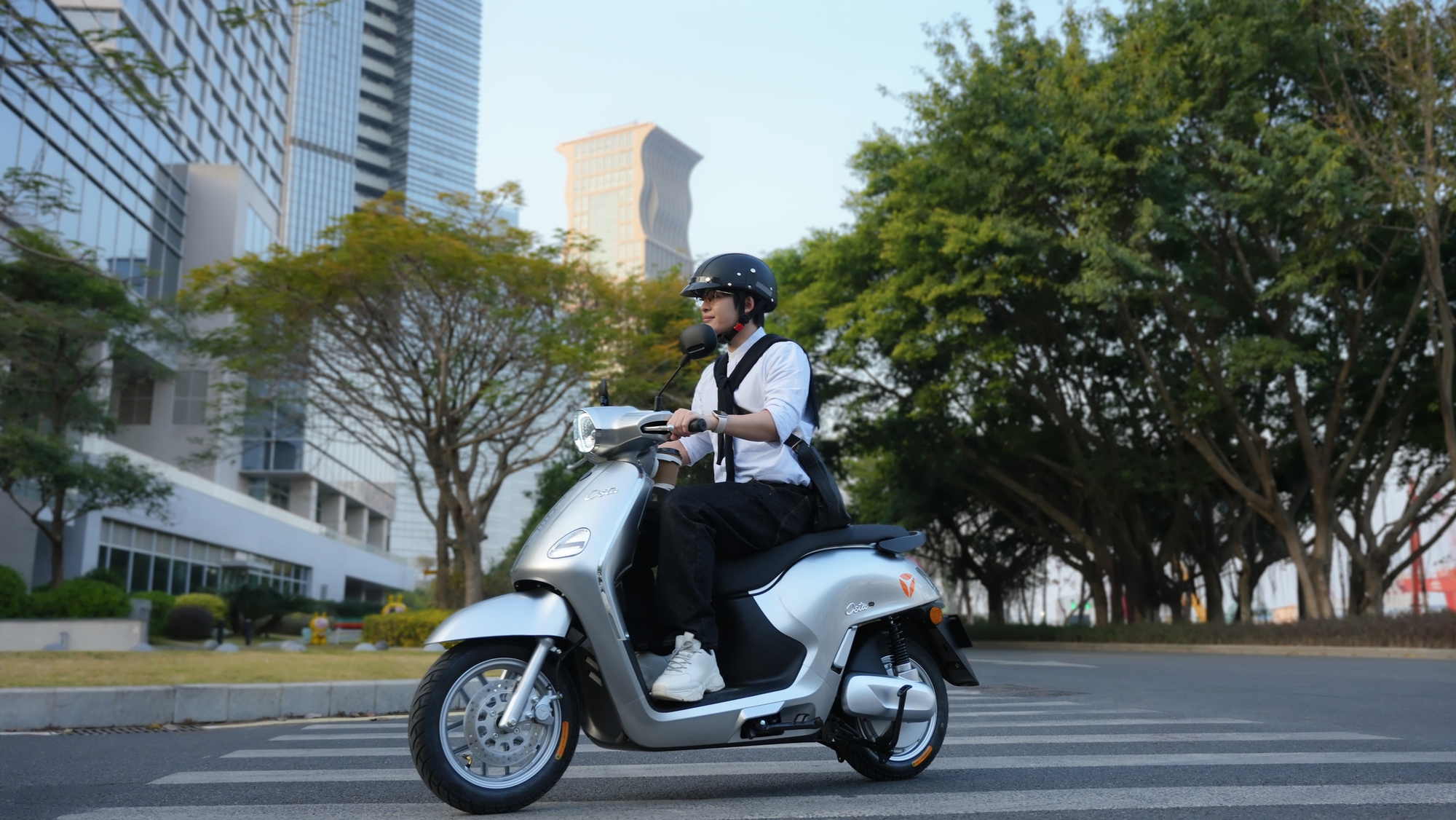 Mẫu xe máy điện di chuyển 180 km sau một lần sạc chính thức ra mắt, giá từ 27,5 triệu đồng - Ảnh 3