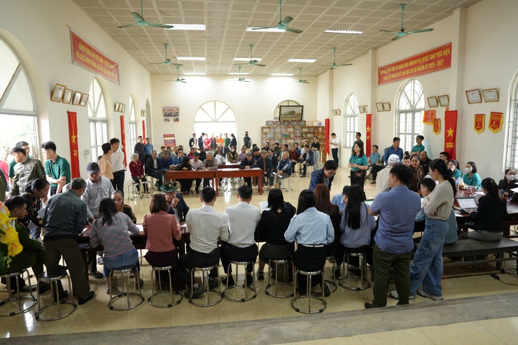 Nhiều người dân nhận tiền đền bù tại siêu dự án 925.000 tỷ do Vingroup của tỷ phú Phạm Nhật Vượng đầu tư - Ảnh 1