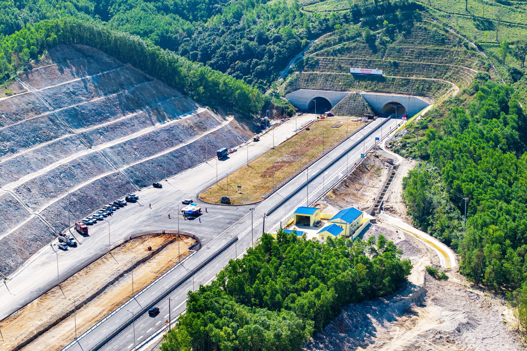 Cao tốc Quảng Ngãi - Hoài Nhơn dự kiến thông xe giữa tháng 4-2026 - Ảnh 2