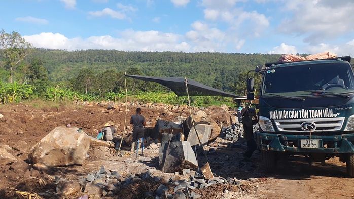 Tỉnh Gia Lai đã chỉ đạo quyết liệt nhưng "đá tặc" vẫn lộng hành, nhiều người tiếp tục bức xúc - Ảnh 1