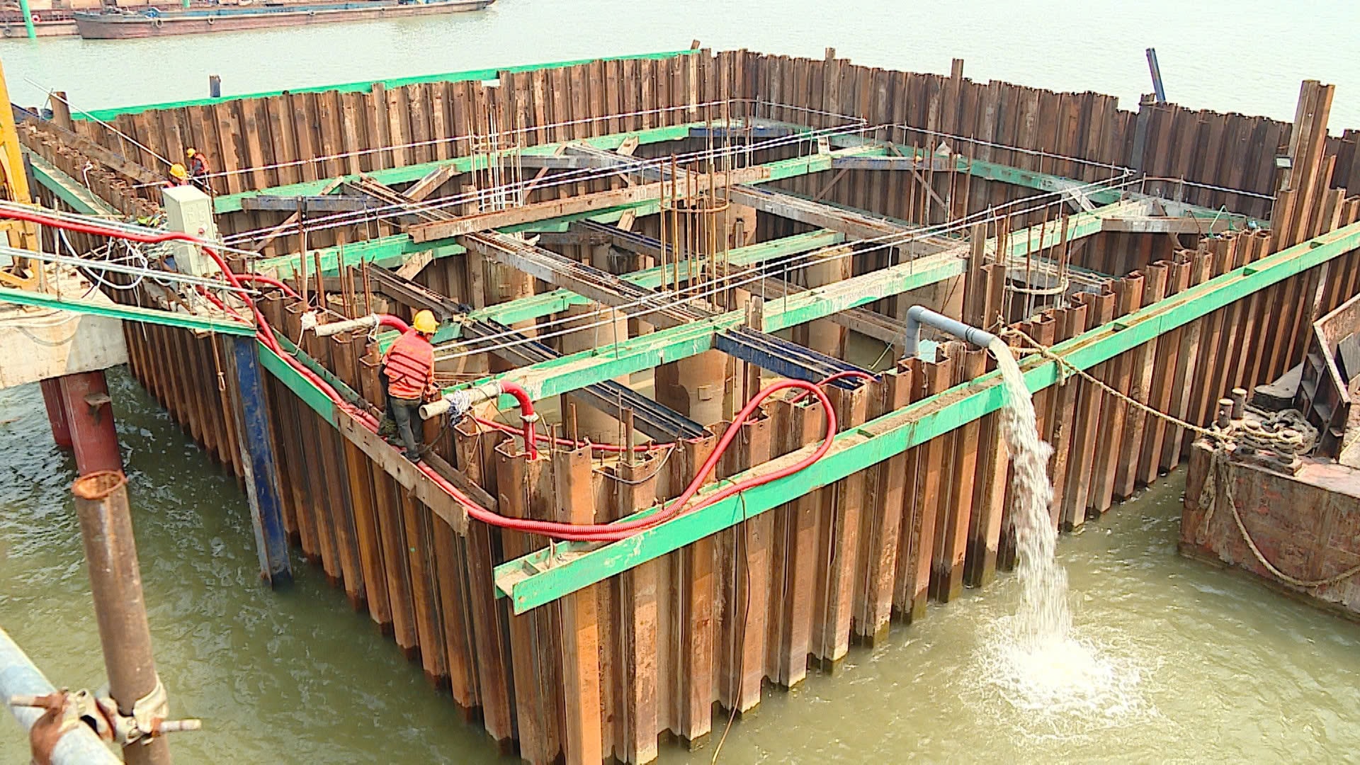 Đủ mặt bằng sạch, dự án cầu Hồng Hà vượt tiến độ - Ảnh 6