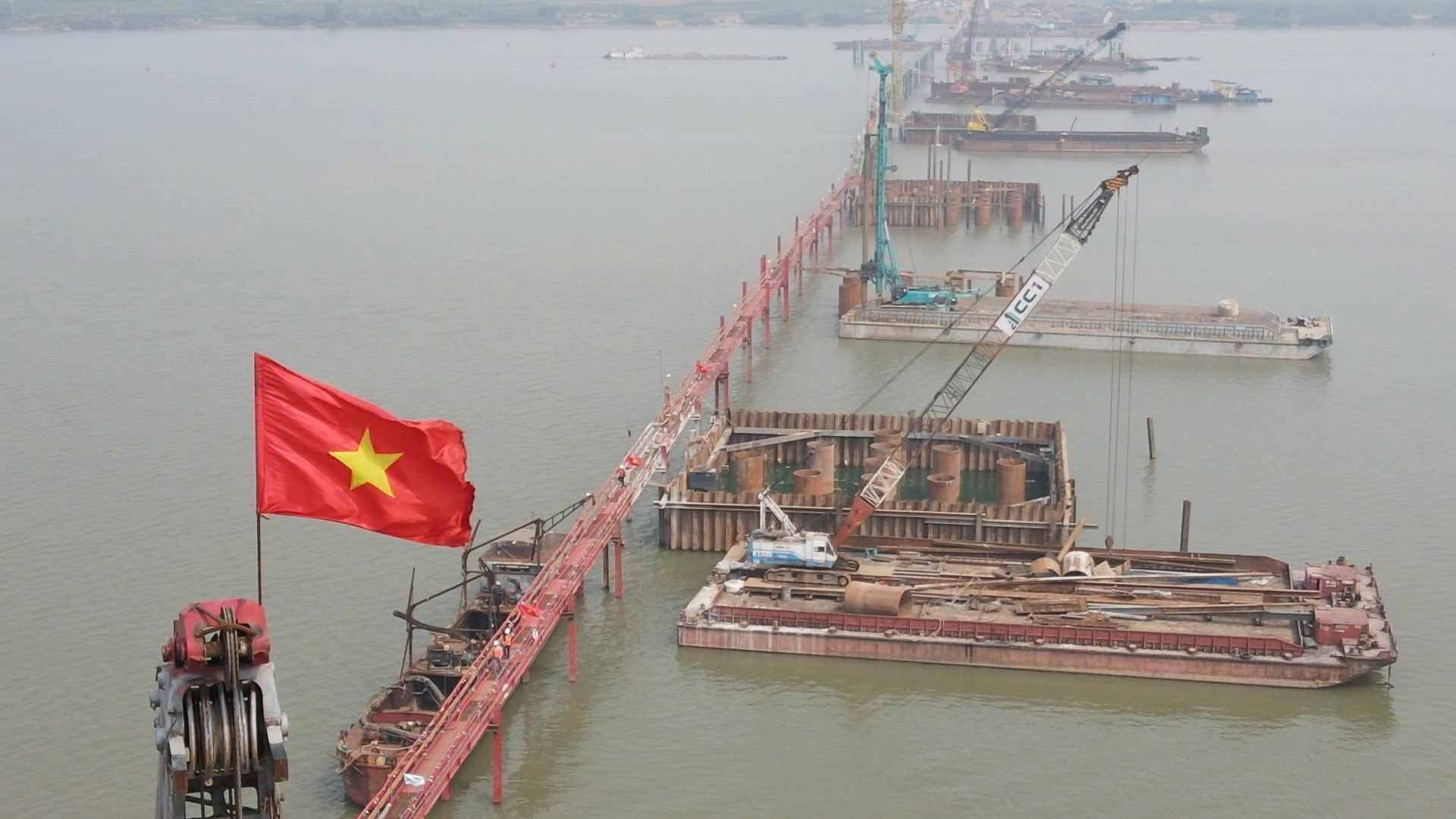 Đủ mặt bằng sạch, dự án cầu Hồng Hà vượt tiến độ - Ảnh 1