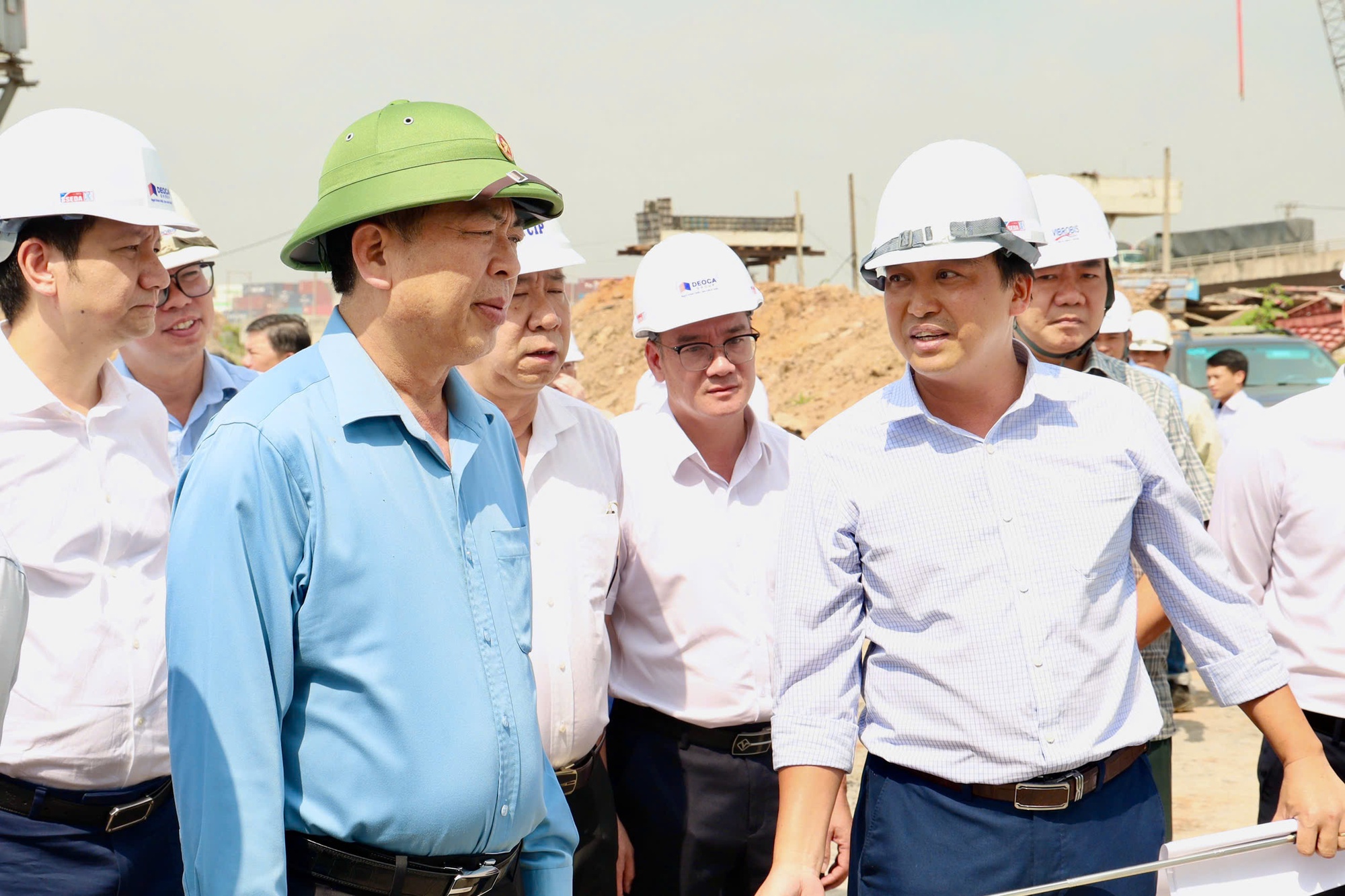 Bộ trưởng Bộ Xây dựng kiểm tra tiến độ Vành đai 3 tại Tân Vạn - Ảnh 5