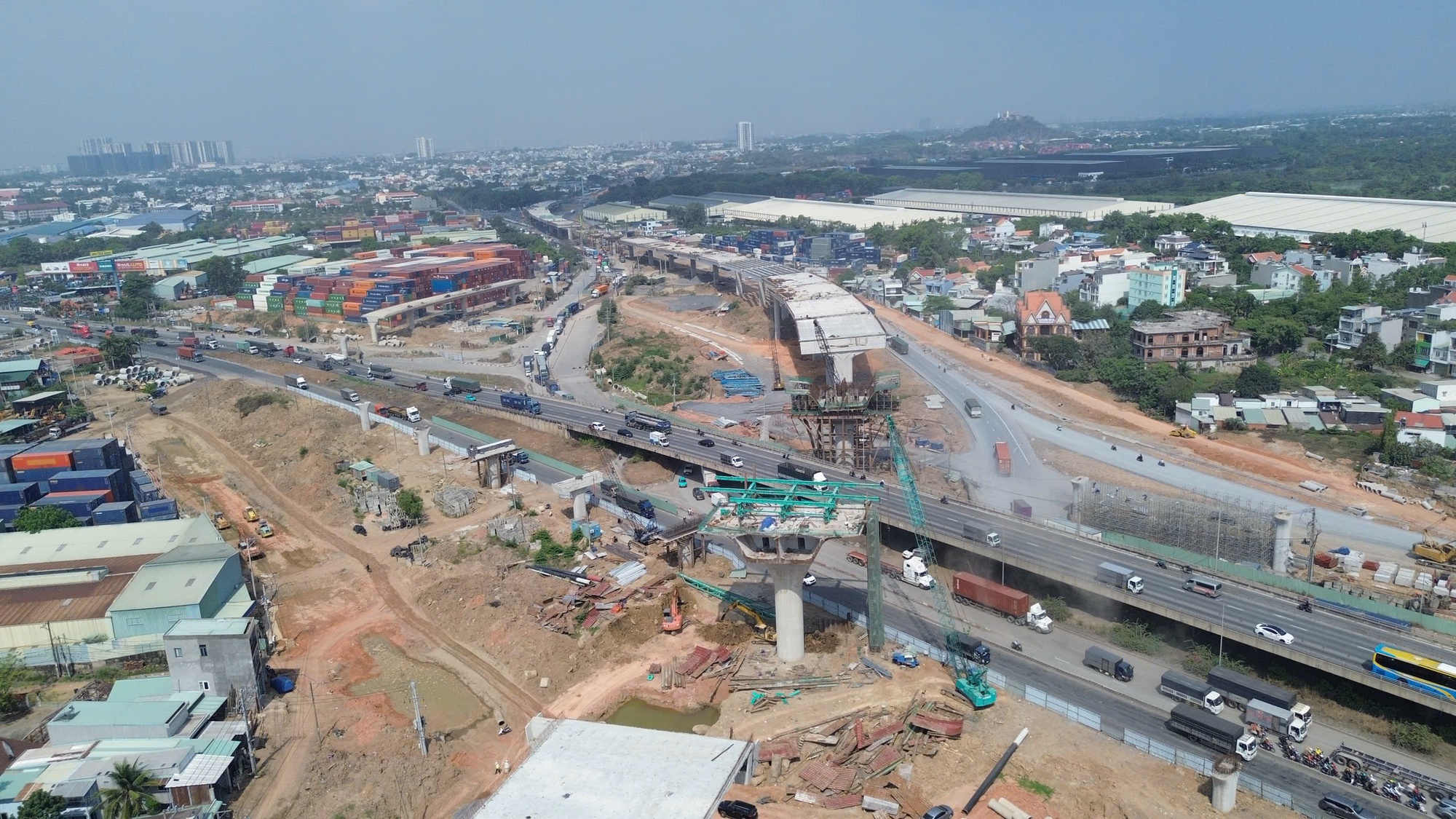 Bộ trưởng Bộ Xây dựng kiểm tra tiến độ Vành đai 3 tại Tân Vạn - Ảnh 4