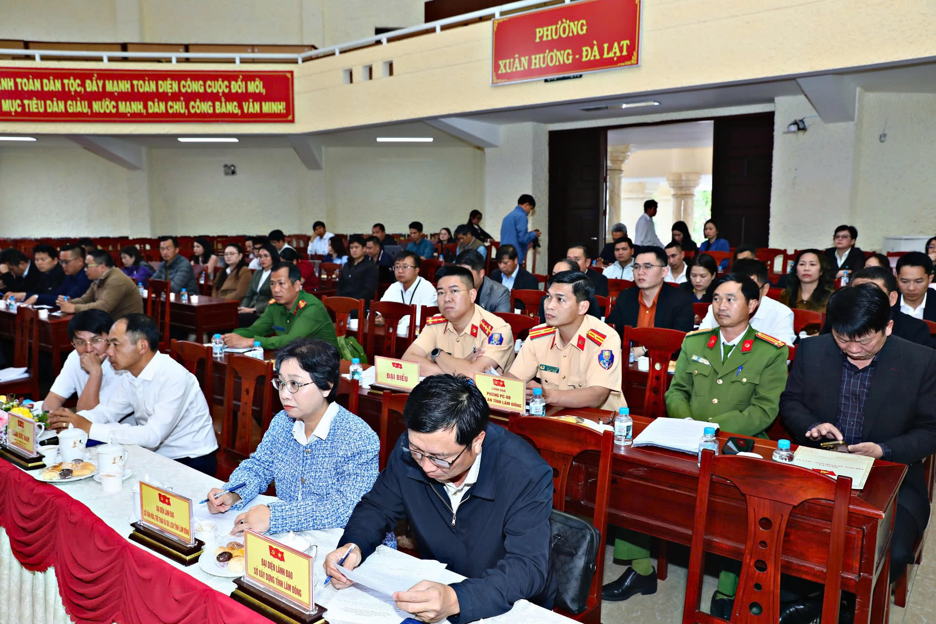 Chủ động phân luồng giao thông, kích cầu du lịch khi sân bay Liên Khương tạm đóng cửa - Ảnh 2