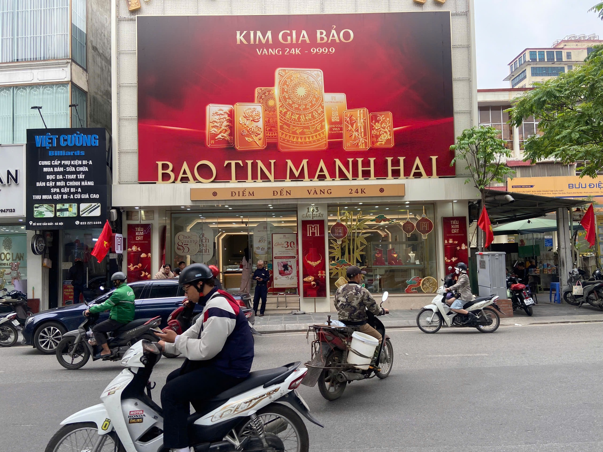 Hôm nay đi mua vàng: Số thứ tự 77 chỉ cần đợi 5 phút là đến lượt, phát hiện 1 nơi mua vàng không cần xếp hàng - Ảnh 3