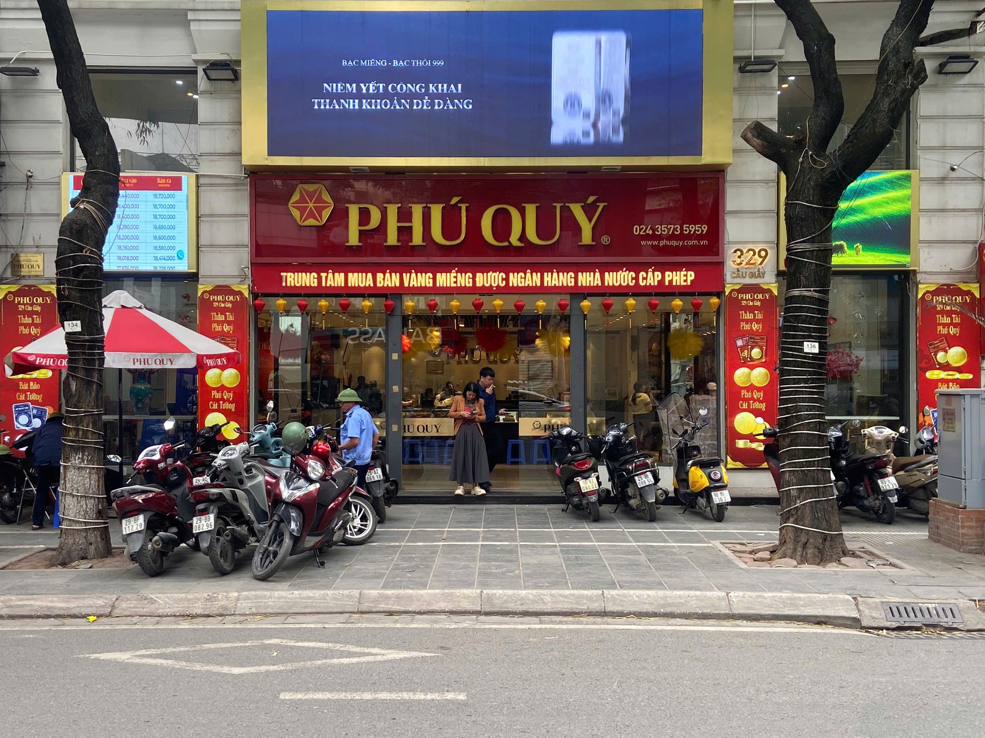 Hôm nay đi mua vàng: Số thứ tự 77 chỉ cần đợi 5 phút là đến lượt, phát hiện 1 nơi mua vàng không cần xếp hàng - Ảnh 1