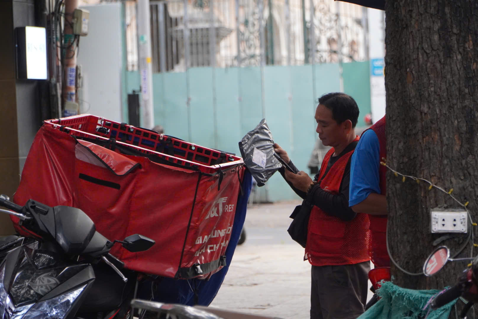 Vì sao người mua hàng online không còn mê hàng giá rẻ? - Ảnh 1