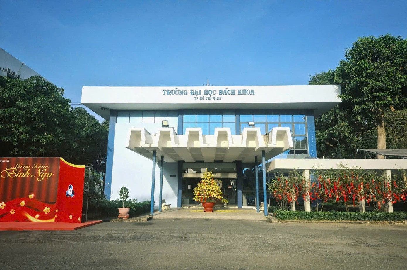 Đại học - bệnh viện giữa nội đô: Áp lực ngày càng lớn - Ảnh 2