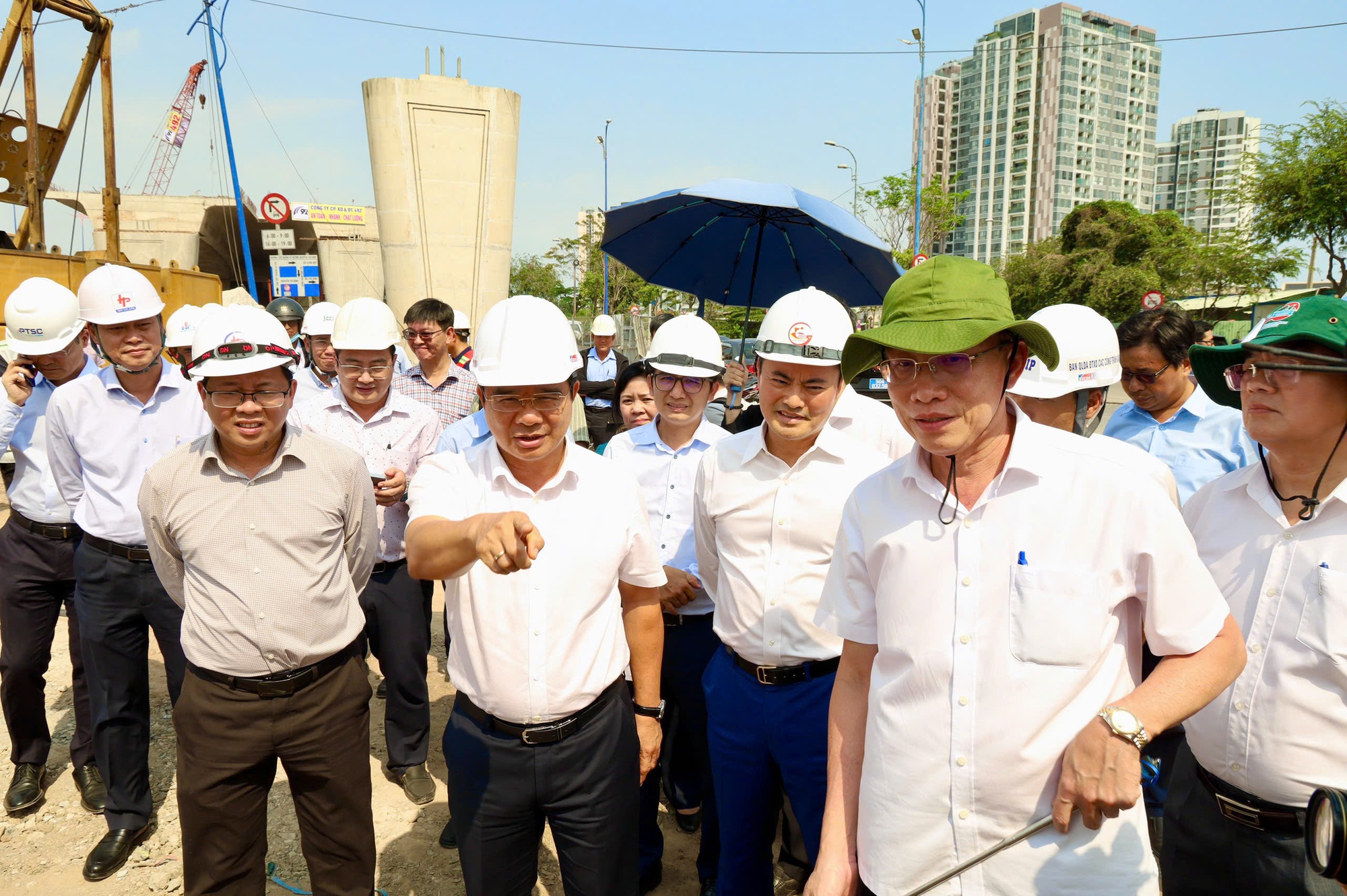 Chủ tịch UBND TPHCM kiểm tra tiến độ nút giao An Phú - Ảnh 4