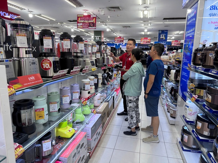 Điện máy, công nghệ "nhấp nhổm" tăng giá - Ảnh 1