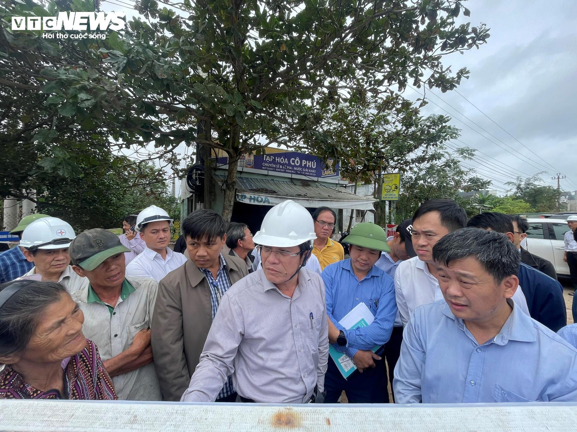 Dân ngán ngẩm dự án mở rộng quốc lộ hơn 1.800 tỷ thi công kiểu 'rùa bò' - Ảnh 6