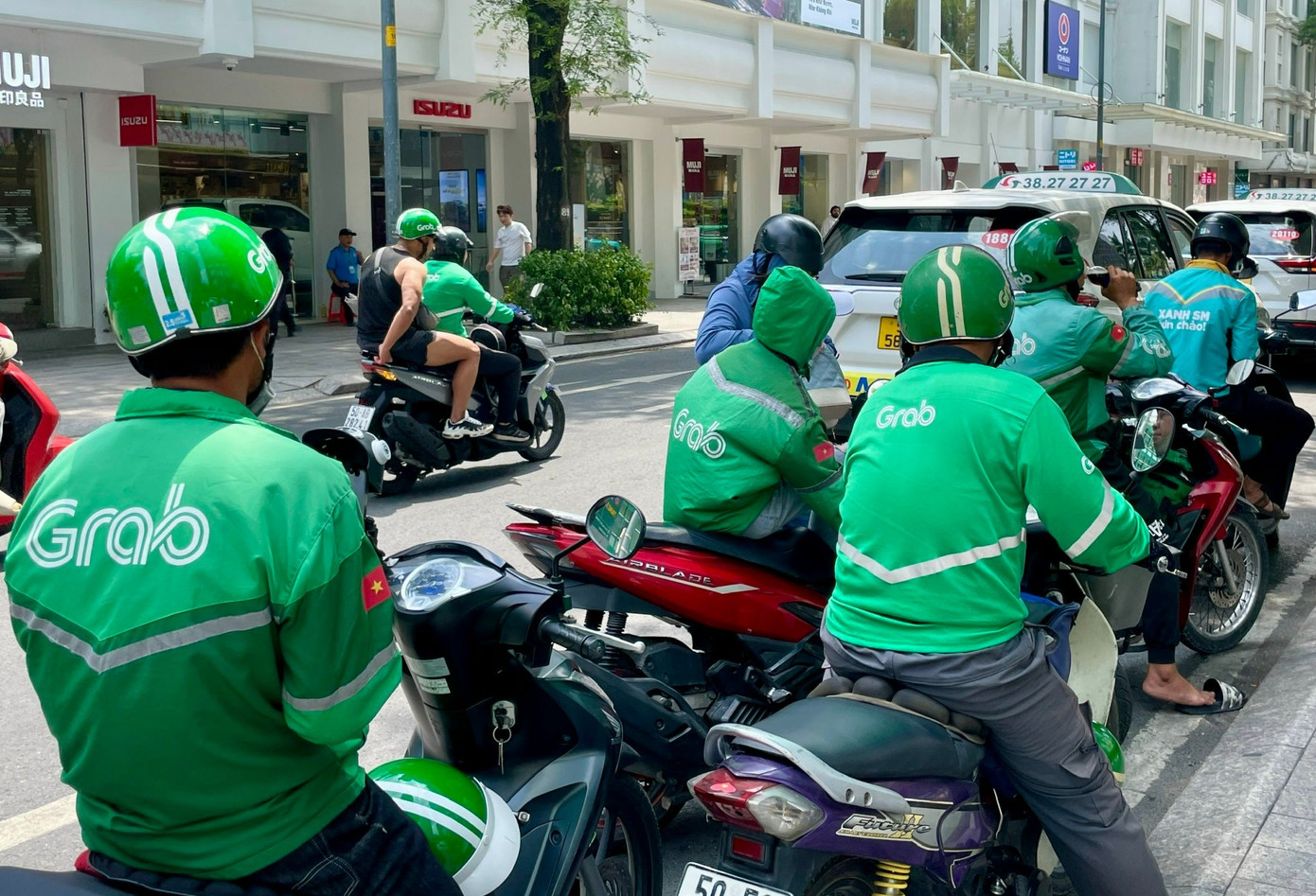 Các nền tảng 'tung chiêu' giữ chân tài xế - Ảnh 3