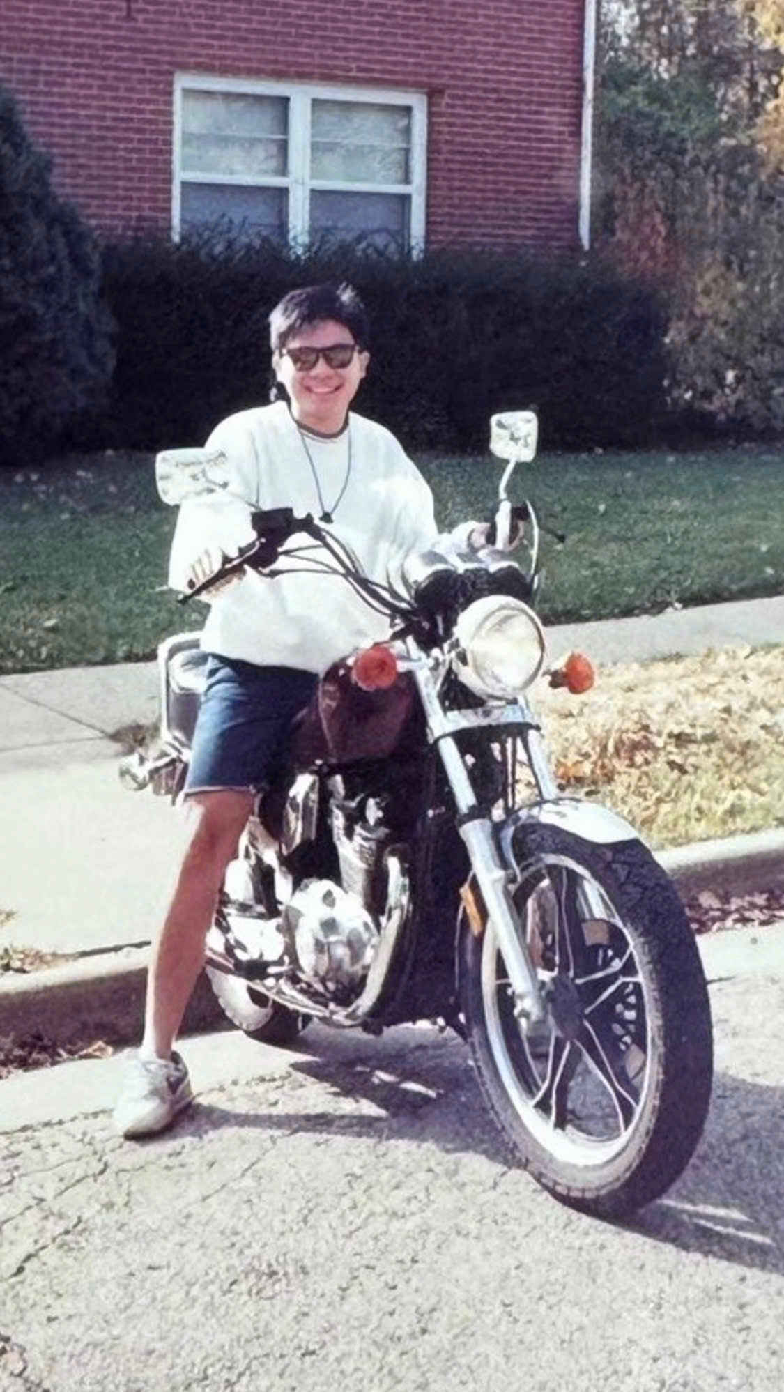 VIDEO: Thủ tướng Singapore Lawrence Wong “bắt trend” 1990, dân mạng phát sốt - Ảnh 2