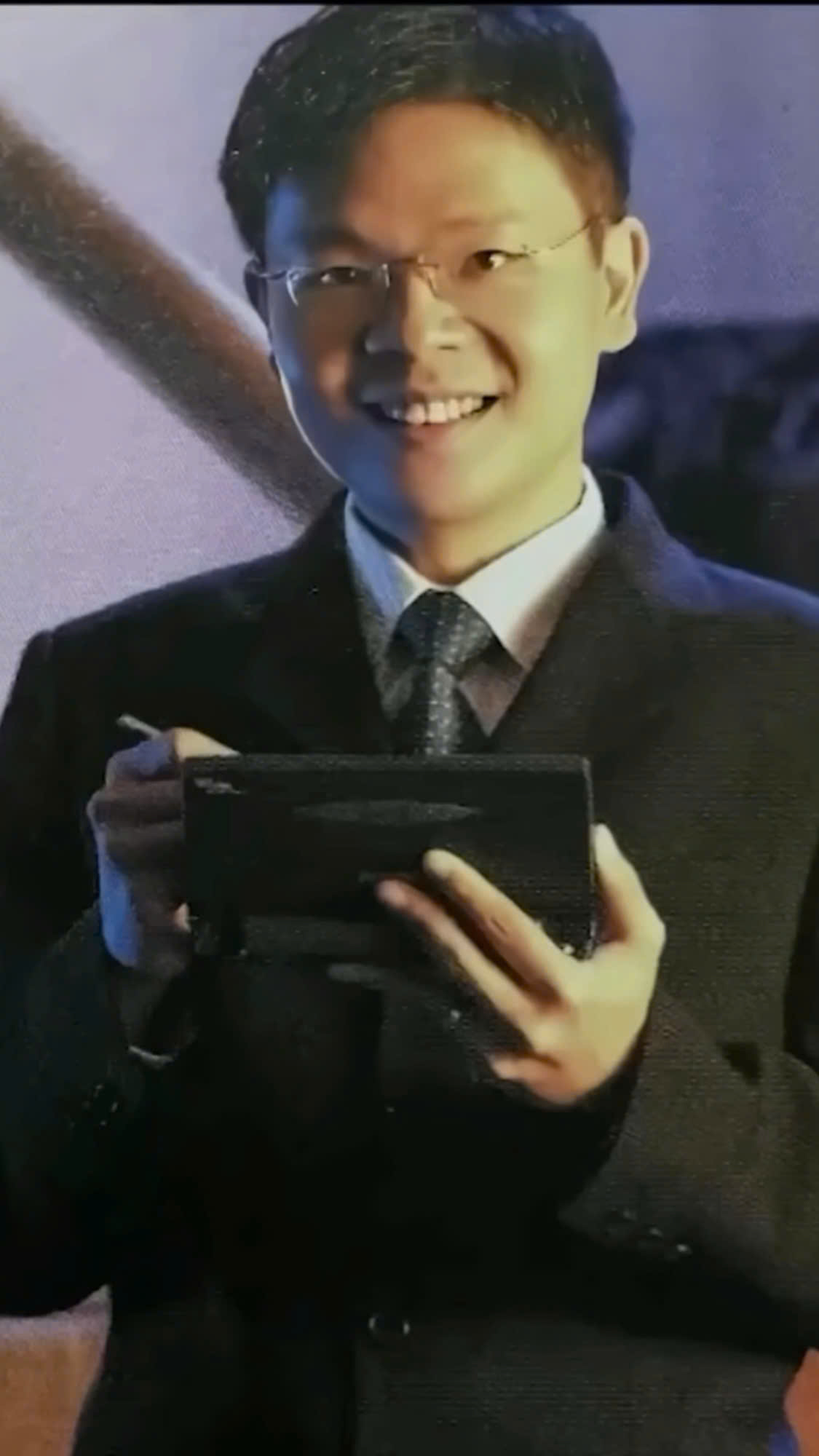 VIDEO: Thủ tướng Singapore Lawrence Wong “bắt trend” 1990, dân mạng phát sốt - Ảnh 5