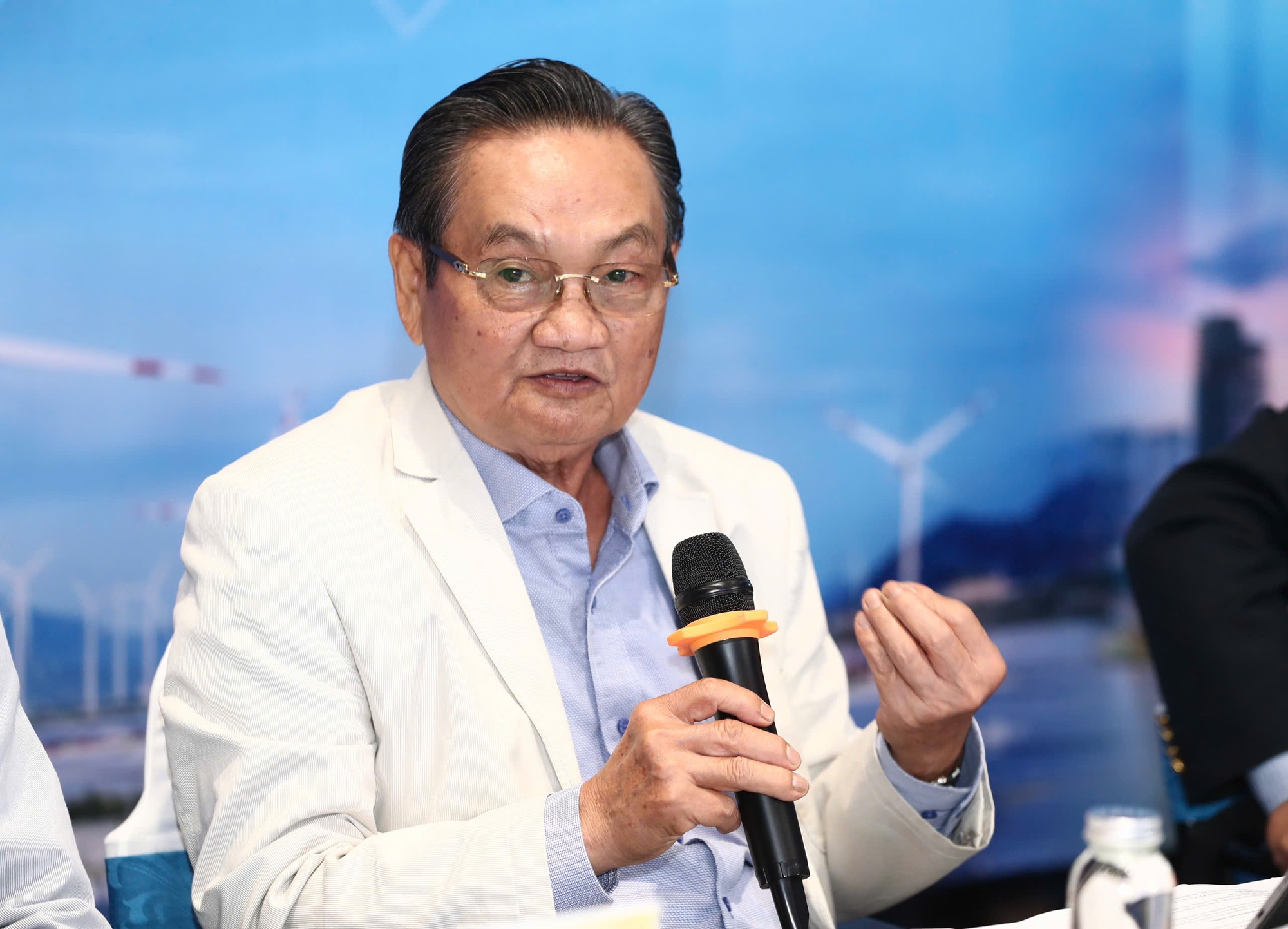 TS Trần Du Lịch: Kinh tế thế giới đã khó từ trước khi xung đột Trung Đông bùng phát - Ảnh 1