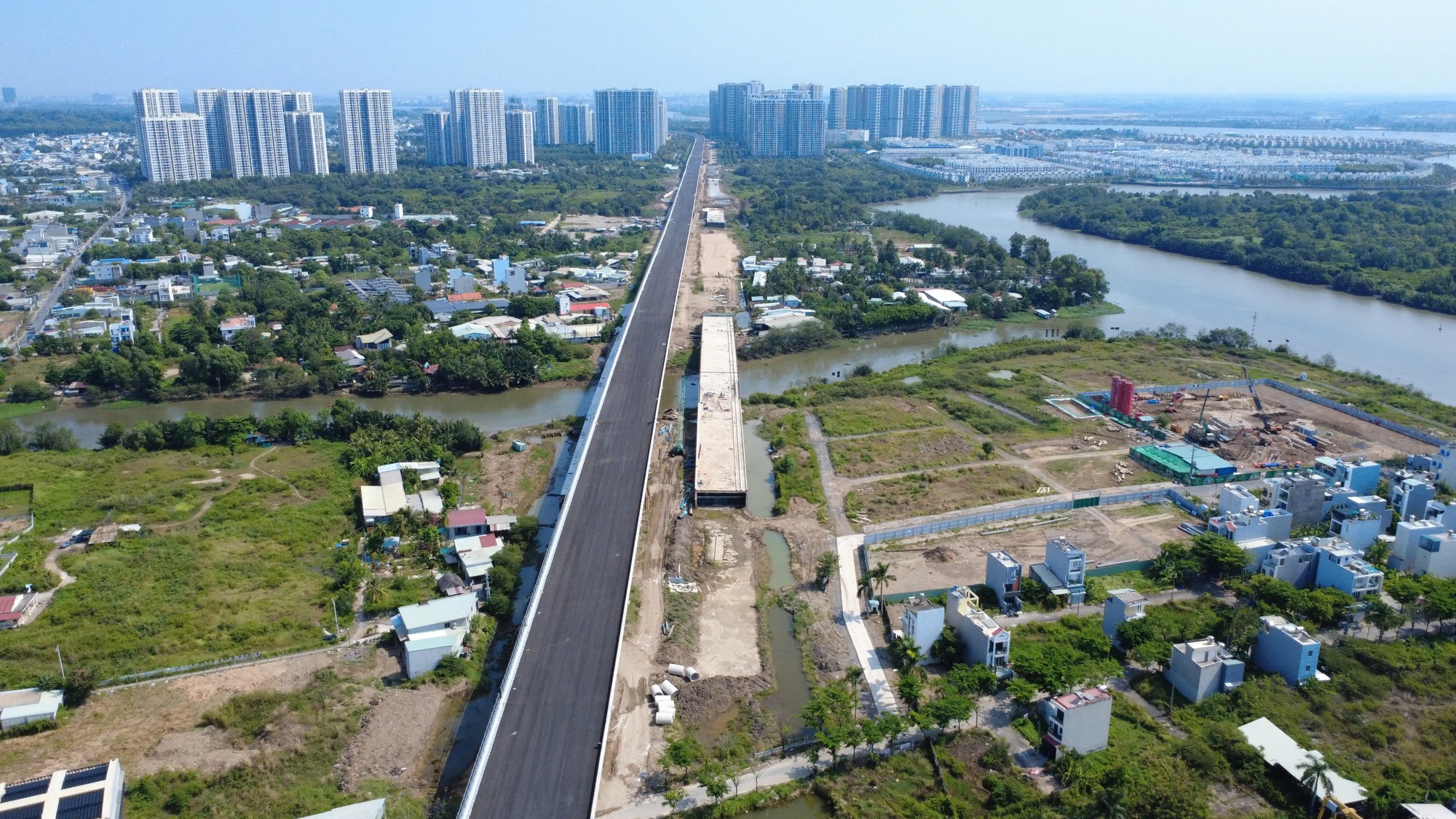 Hình ảnh công trường đường Vành đai 3 TPHCM trong sáng 31-3 - Ảnh 9